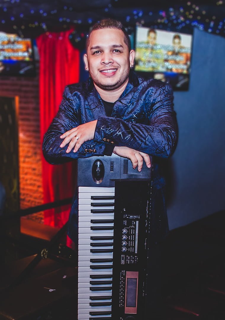 Fotos 15 Años Cantagallo Karaoke Bar • Copyright 2019 HO Advertising